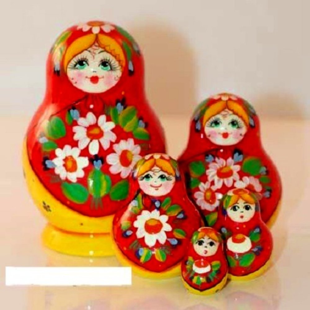 NWT Daisies Russian Matryoshka Nesting 5-Doll Set Hand-painted